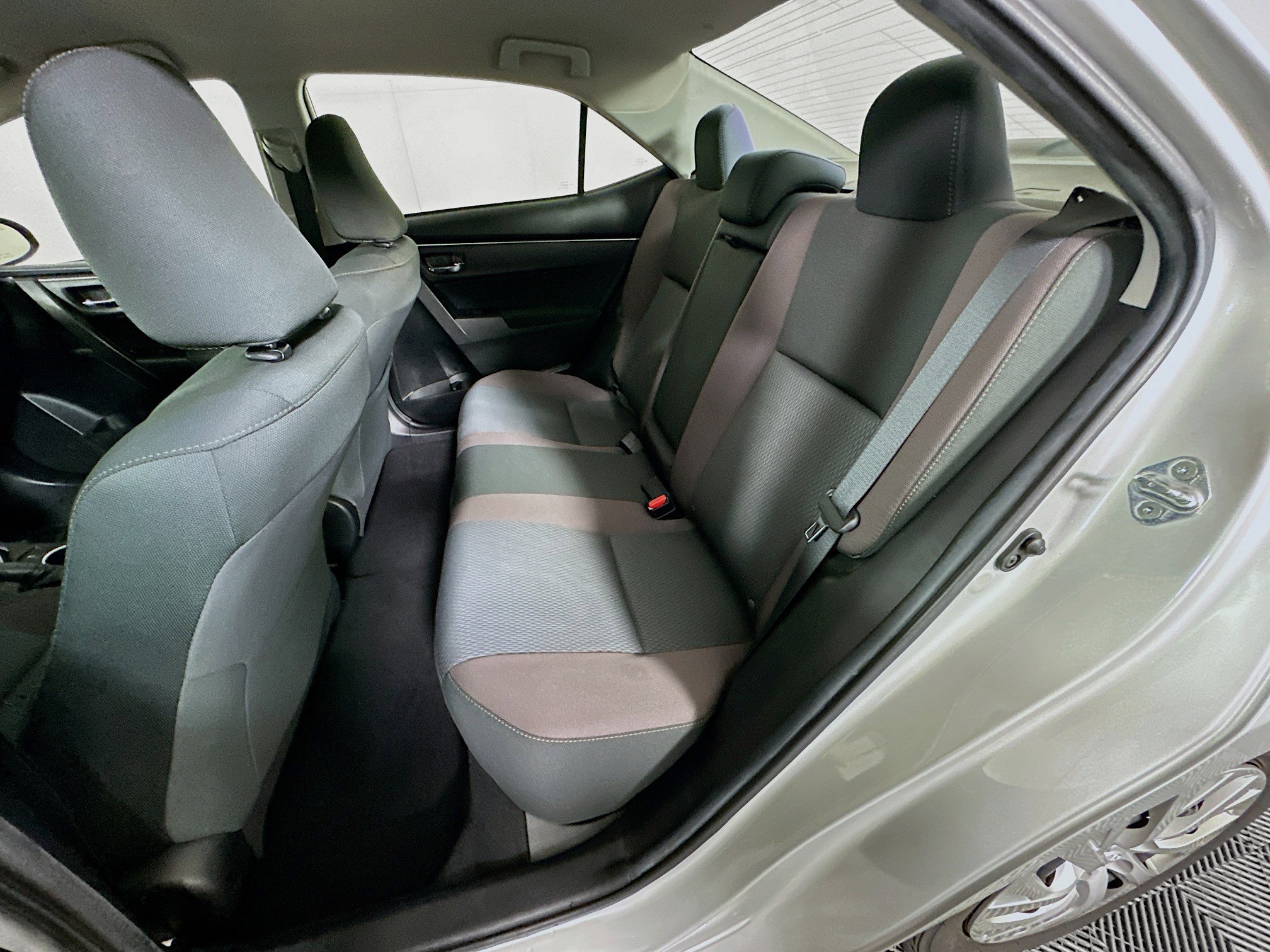 Used 2018 Toyota Corolla LE FWD image 25