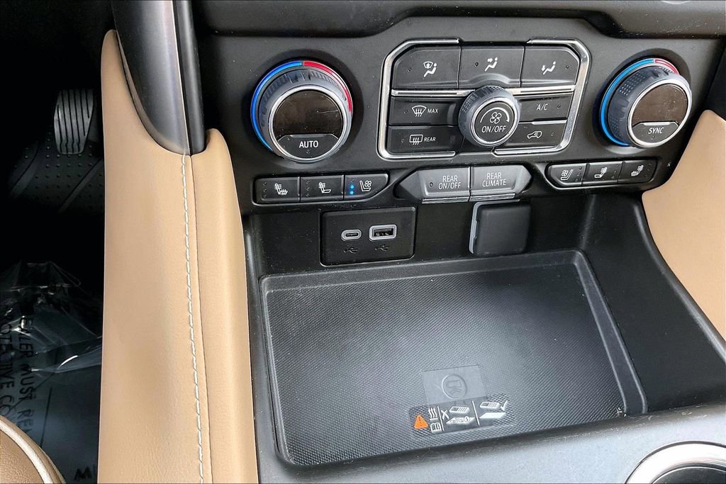 Used 2024 Chevrolet Tahoe Premier AWD/4WD image 32