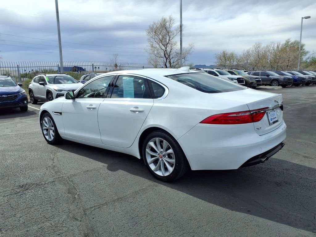 Used 2018 Jaguar XF Premium image 14