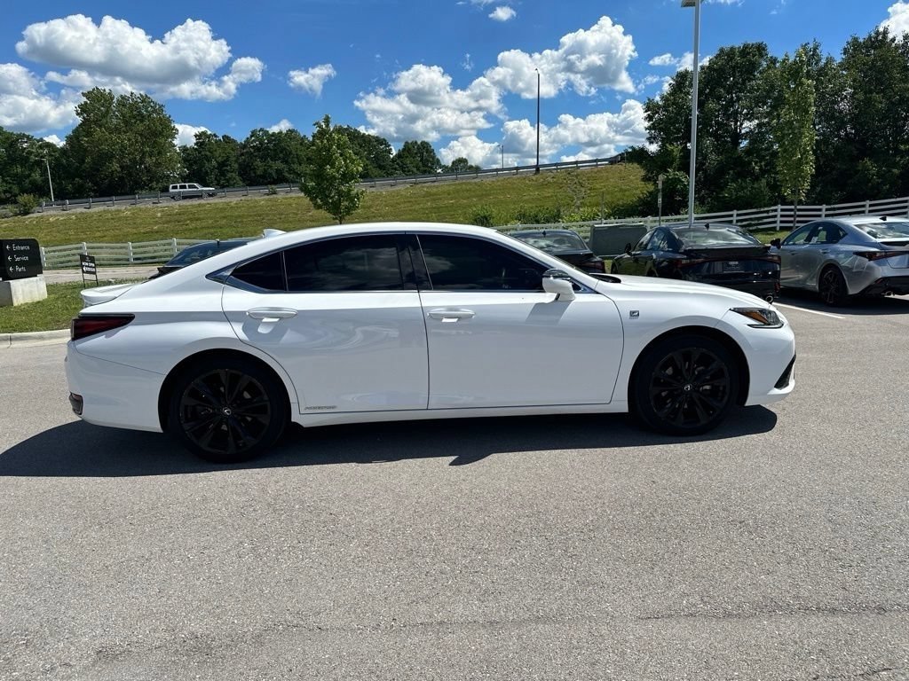 Used 2022 Lexus ES 300h F Sport w/ Accessory Package FWD image 4