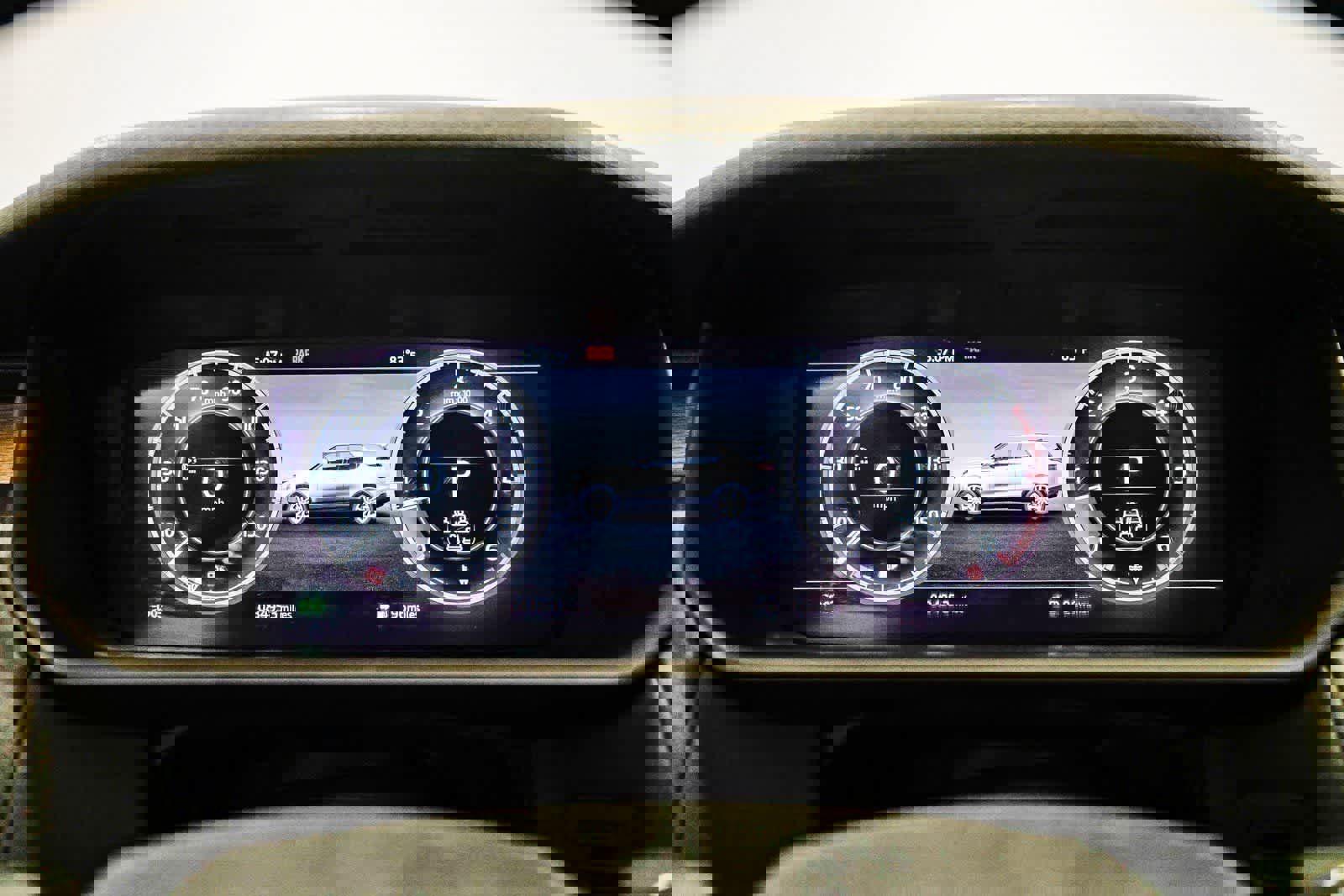 Used 2018 Land Rover Discovery HSE image 25