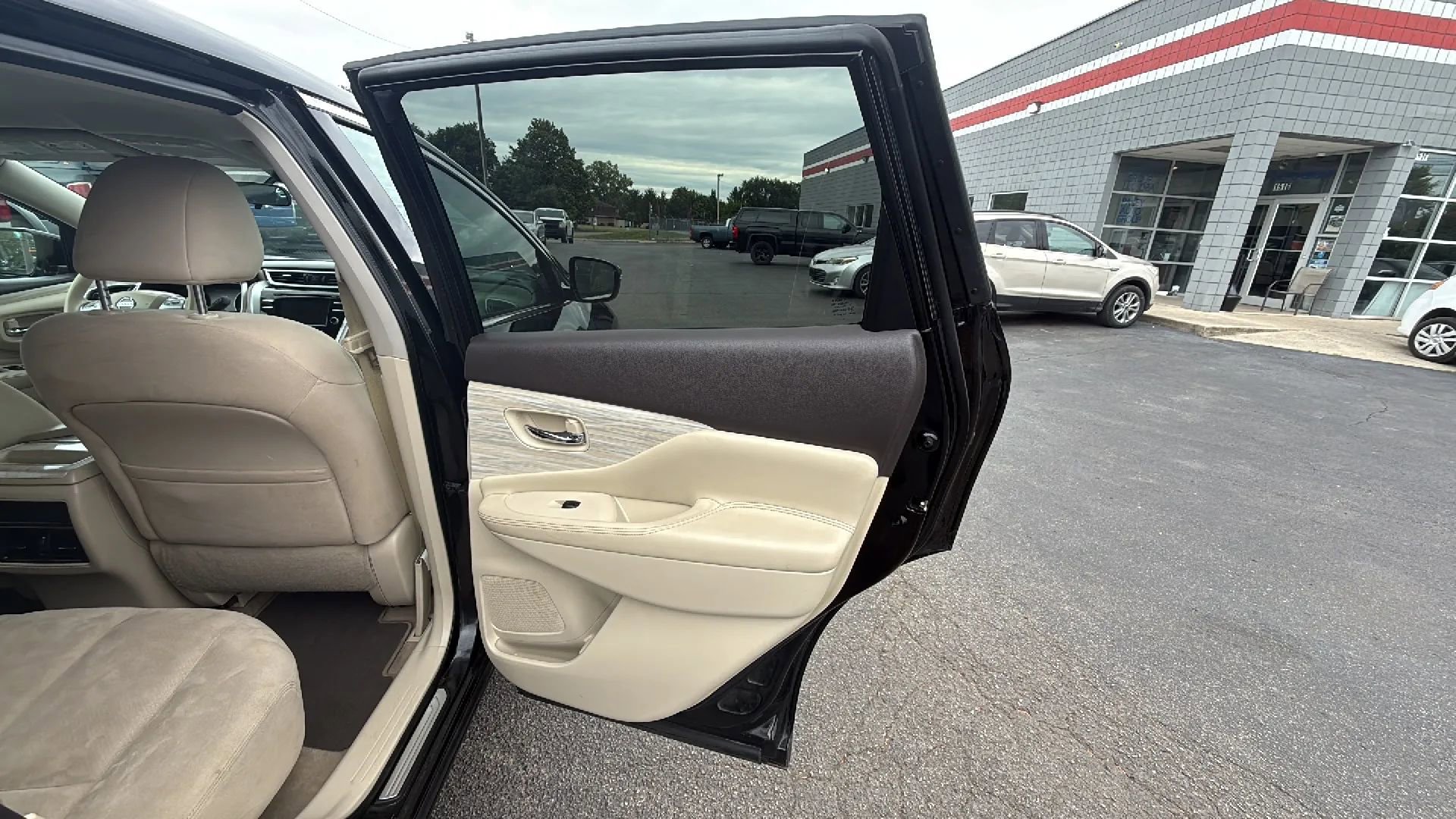 Used 2015 Nissan Murano S w/ Cargo Package w/Cover image 14