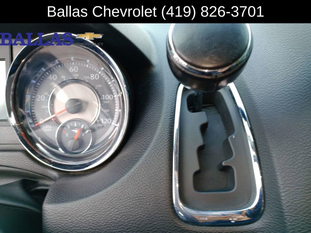 Used 2012 Chrysler Town & Country Touring image 16