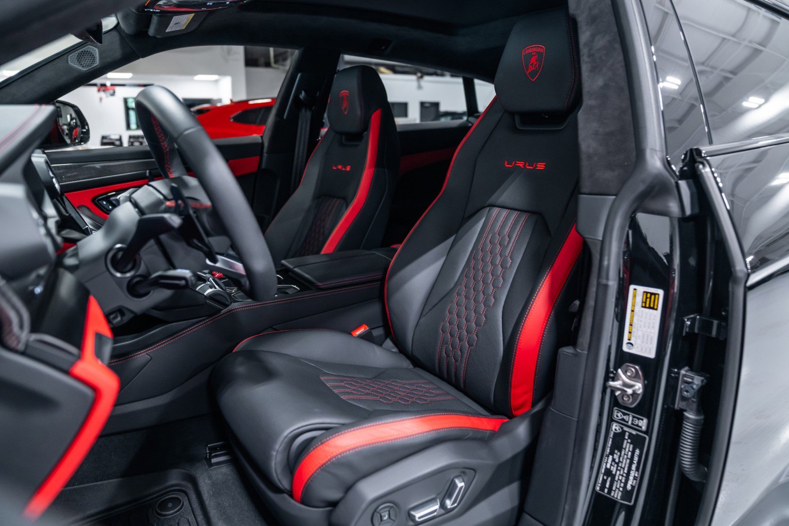 Used 2024 Lamborghini Urus S image 11