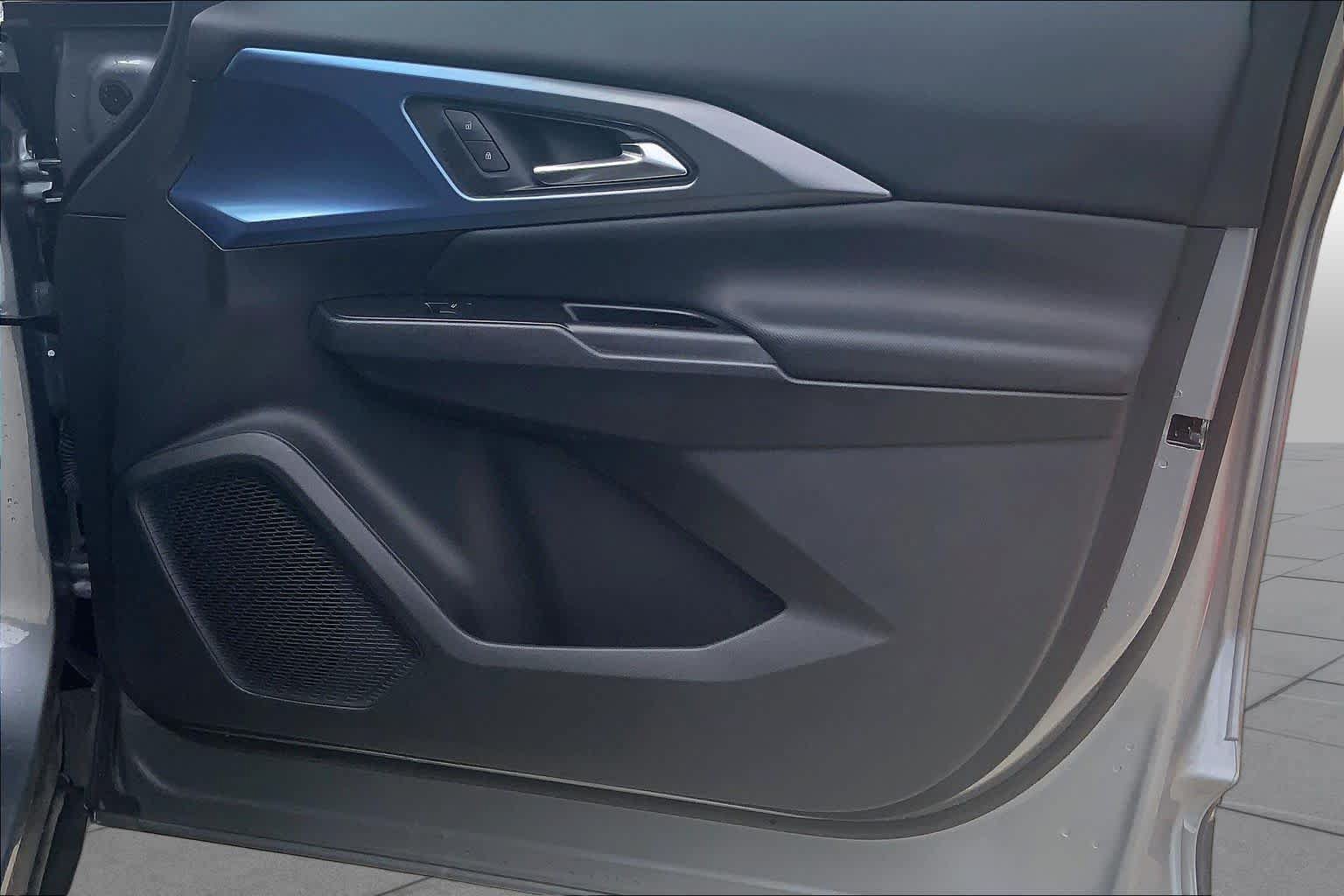 Used 2025 Chevrolet Equinox EV LT FWD image 22