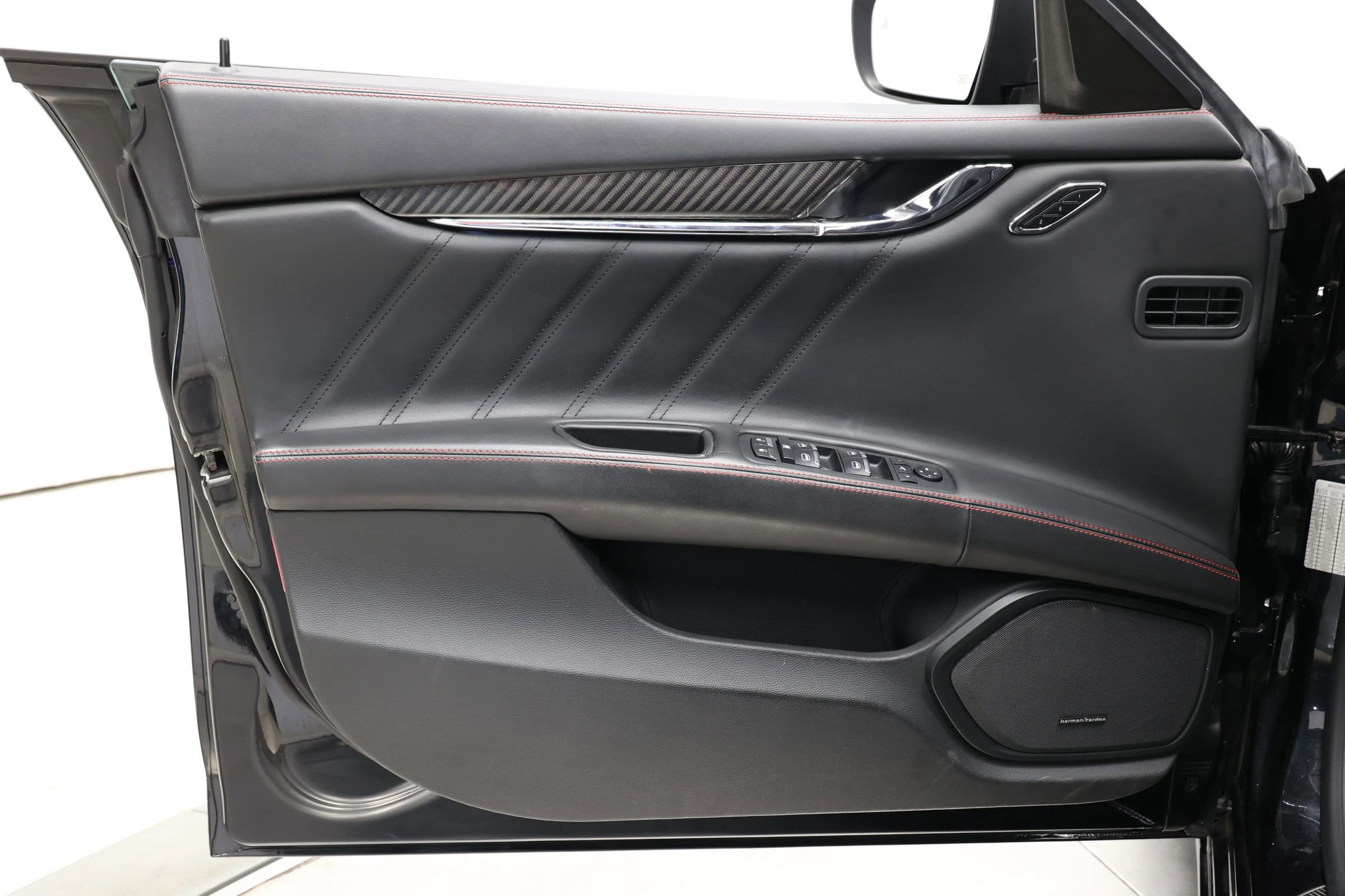 Used 2022 Maserati Quattroporte Trofeo image 9