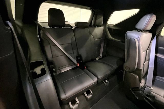 Used 2025 Chevrolet Traverse Z71 AWD/4WD image 32