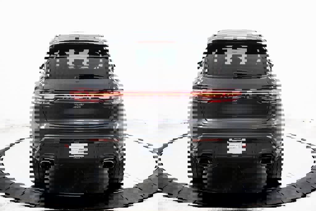 Certified 2025 Porsche Macan image 6