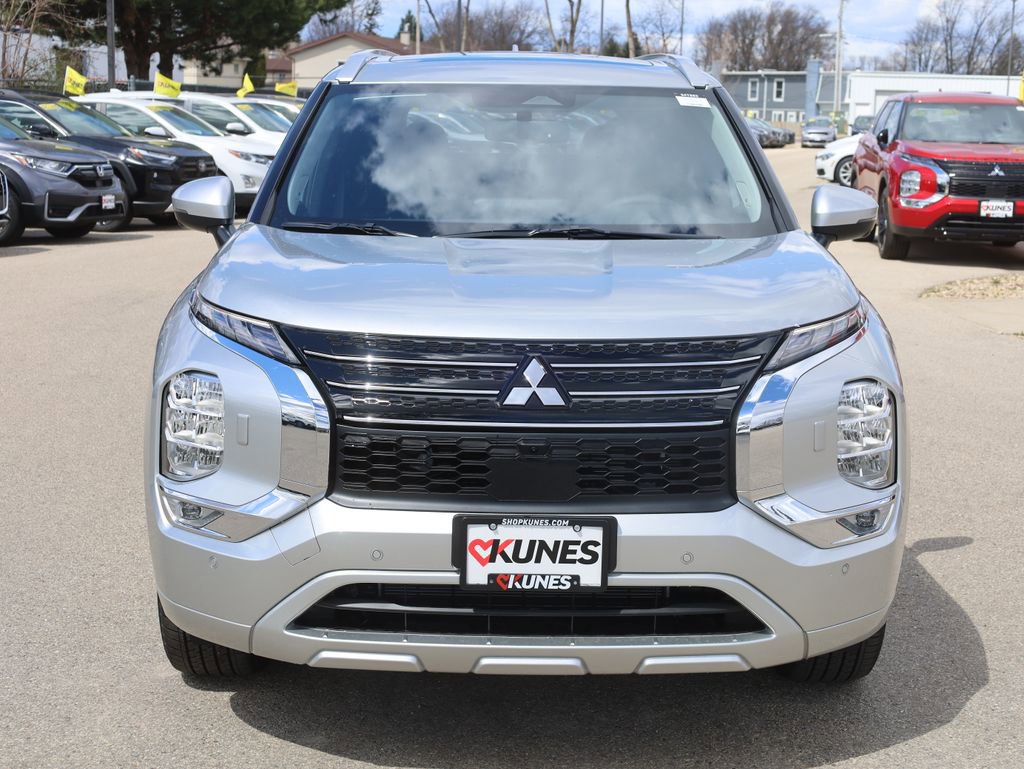 New 2025 Mitsubishi Outlander SE image 3