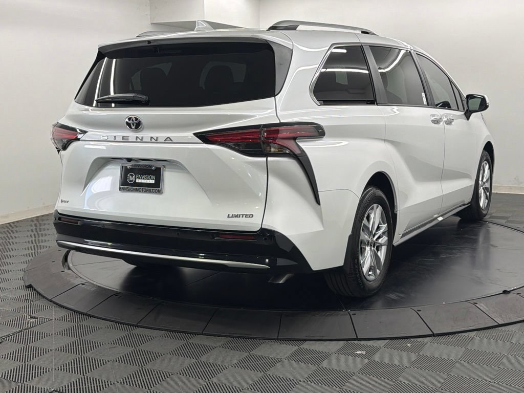 Used 2026 Toyota Sienna Limited FWD image 10