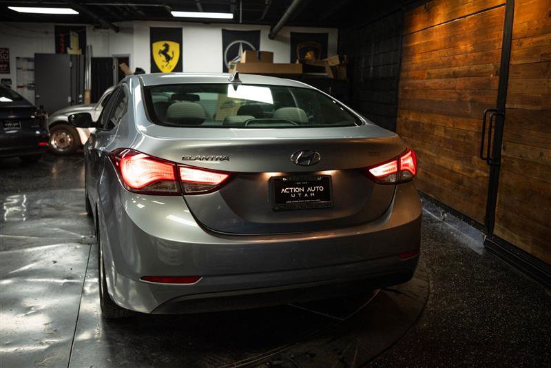 Used 2015 Hyundai Elantra SE FWD image 6