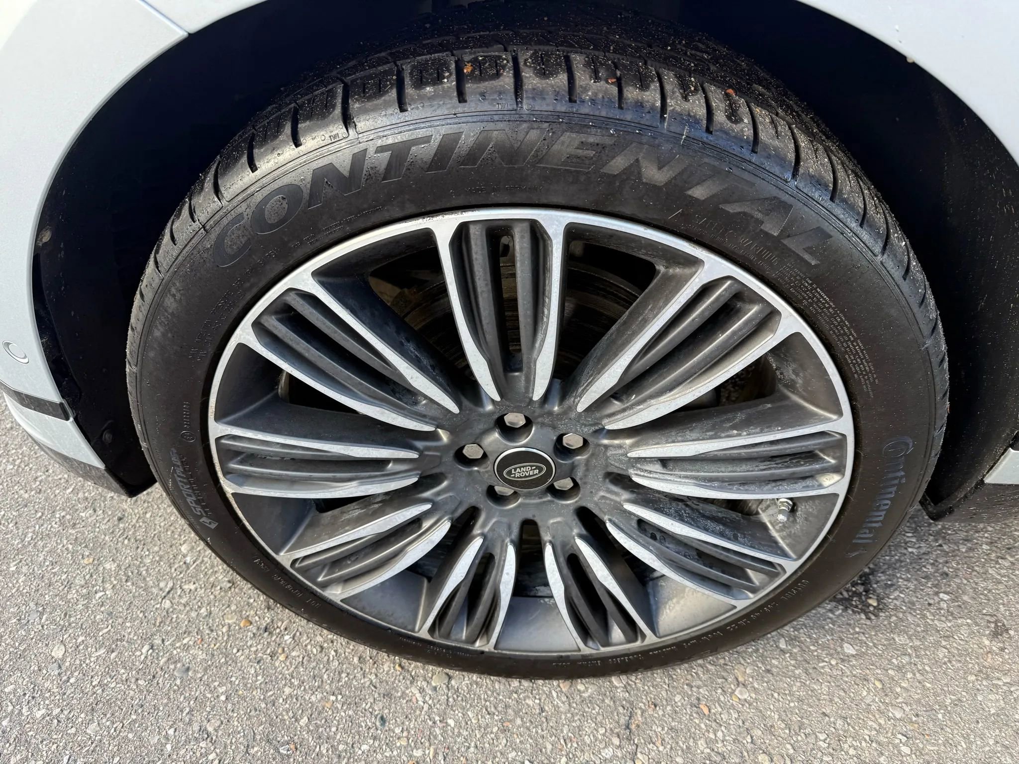 Used 2018 Land Rover Range Rover Velar R-Dynamic SE image 9