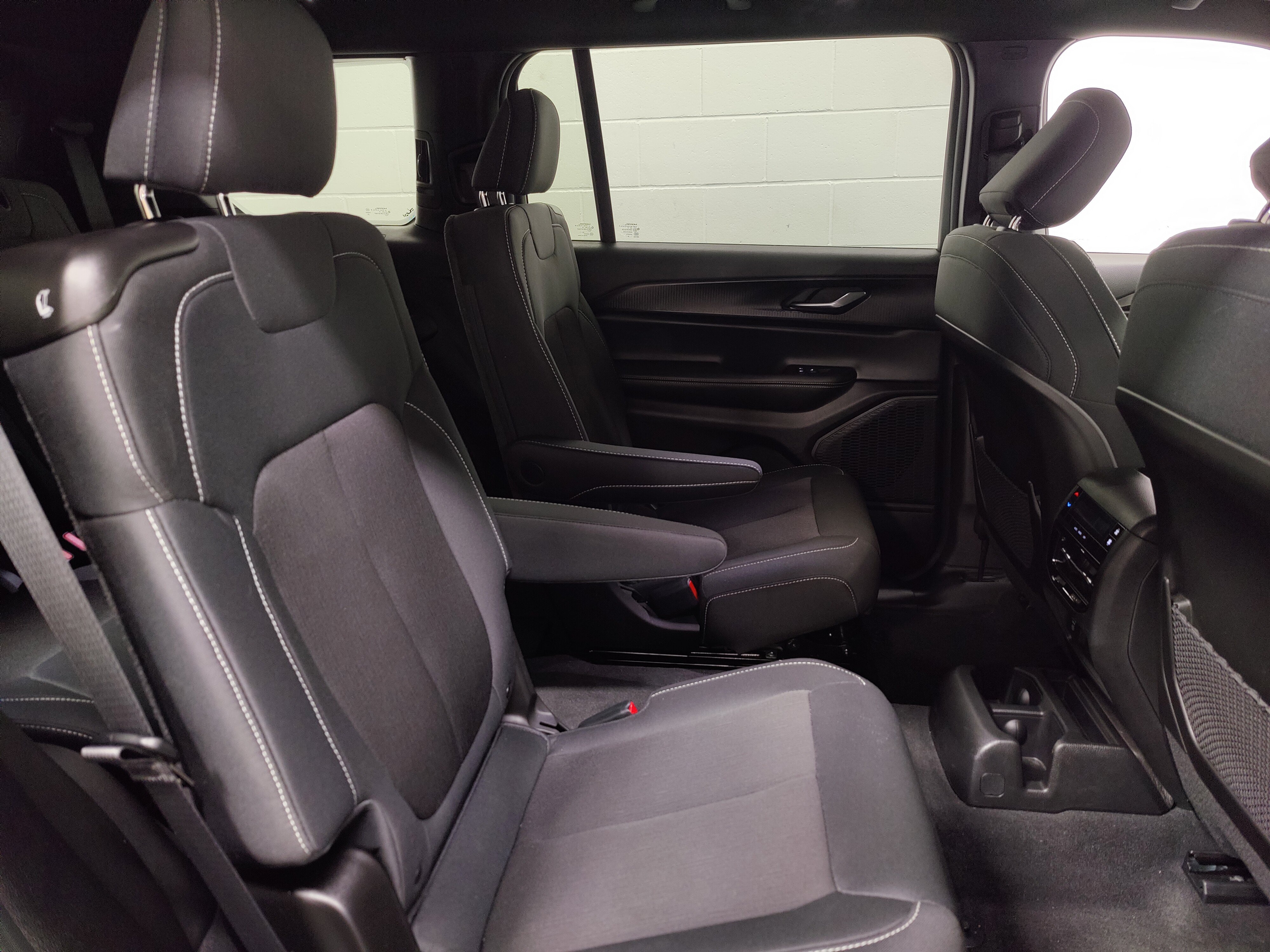 Used 2025 Jeep Grand Cherokee L Laredo w/ Luxury Tech Group I AWD/4WD image 13