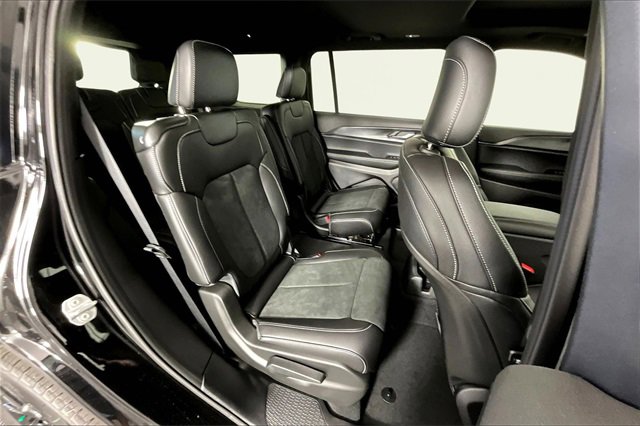 New 2025 Jeep Grand Cherokee L Altitude image 10
