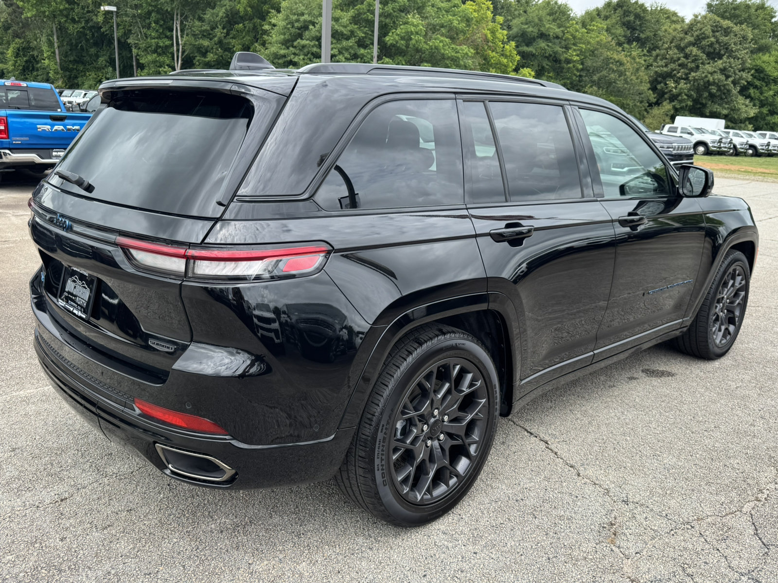 Used 2024 Jeep Grand Cherokee Summit AWD/4WD image 5