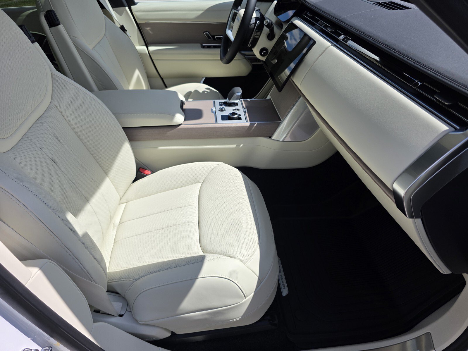 New 2027 Land Rover Range Rover SE AWD/4WD image 3