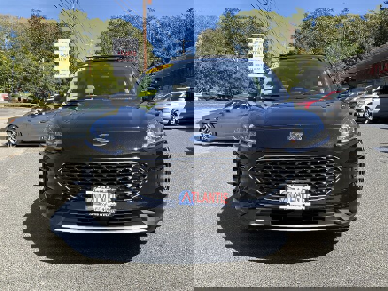 Used 2020 Ford Escape SE image 2