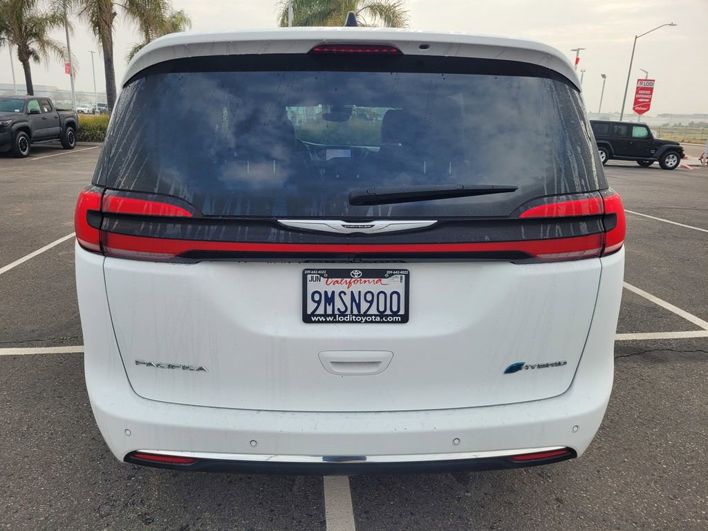 Used 2024 Chrysler Pacifica Select image 5