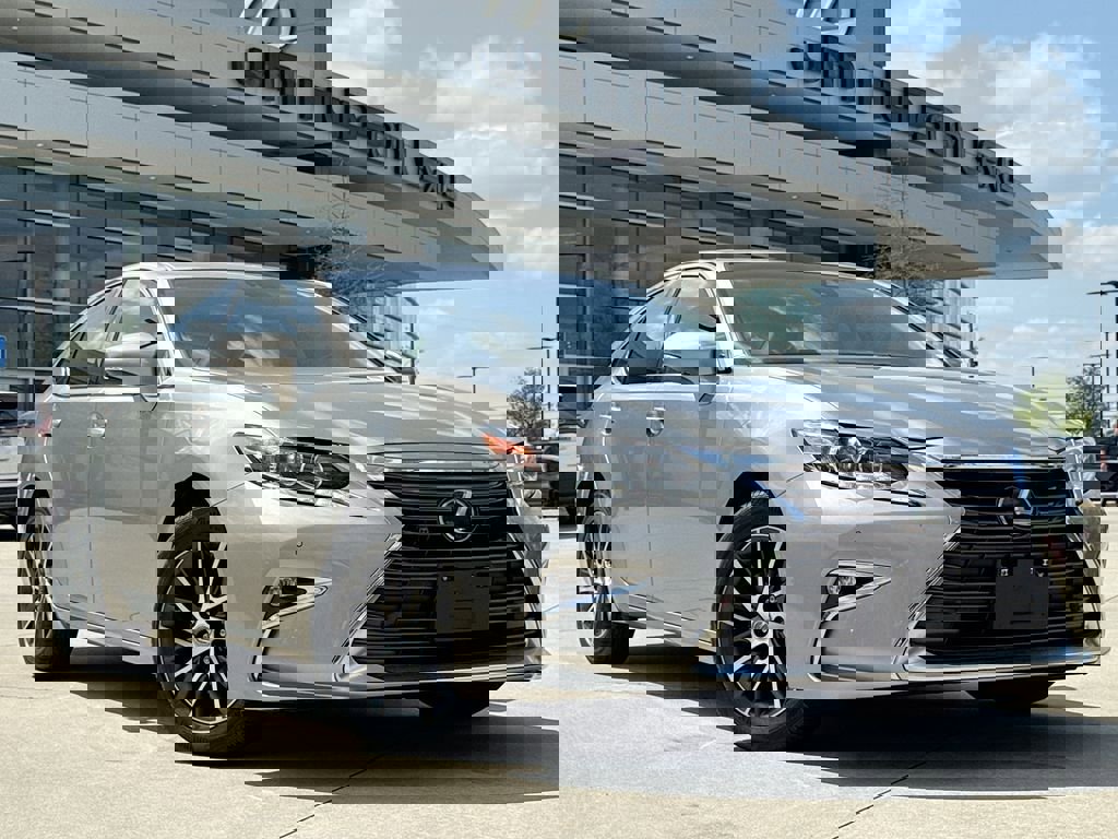 Used 2016 Lexus ES 350 w/ Luxury Package w/Wood Trim image 2