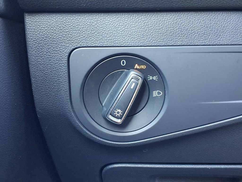 Used 2024 Volkswagen Tiguan SE image 12