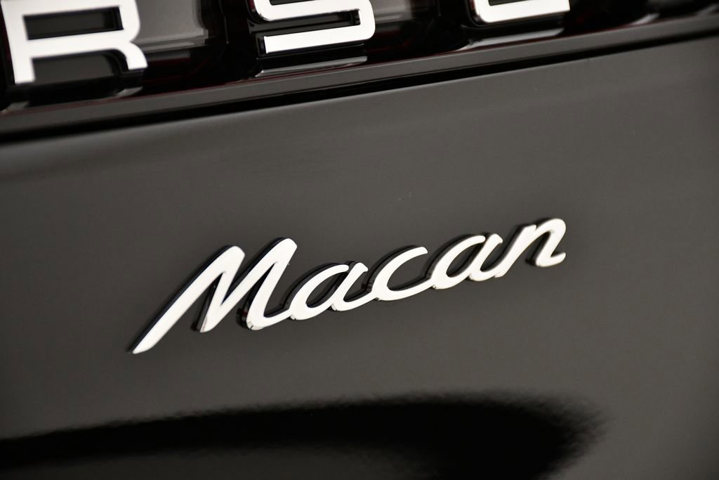 Certified 2025 Porsche Macan image 11