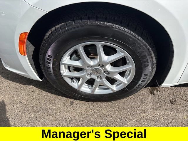 Used 2023 Chrysler Pacifica Touring FWD image 41
