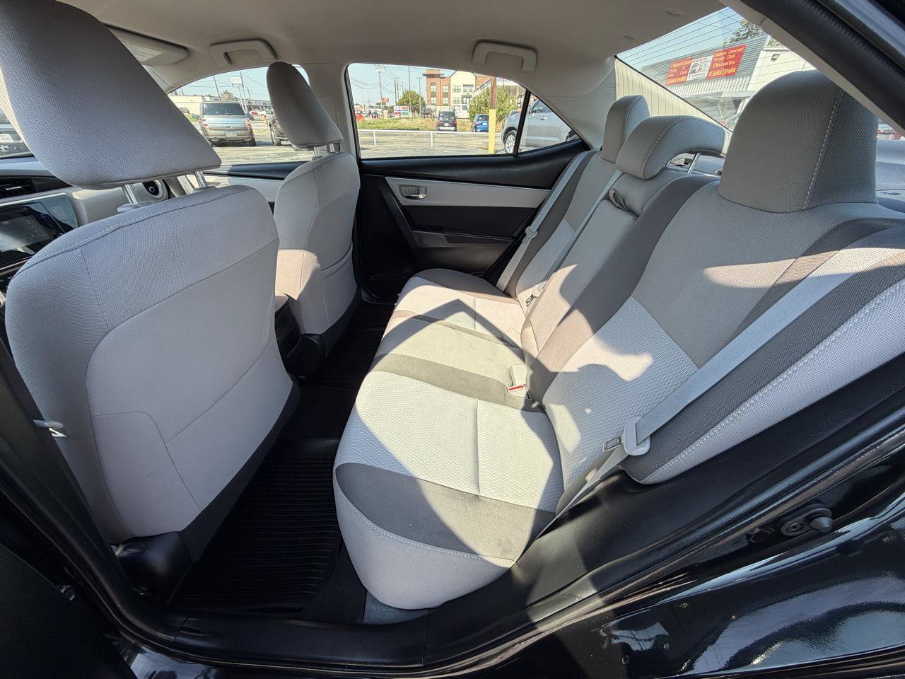 Used 2018 Toyota Corolla LE FWD image 12