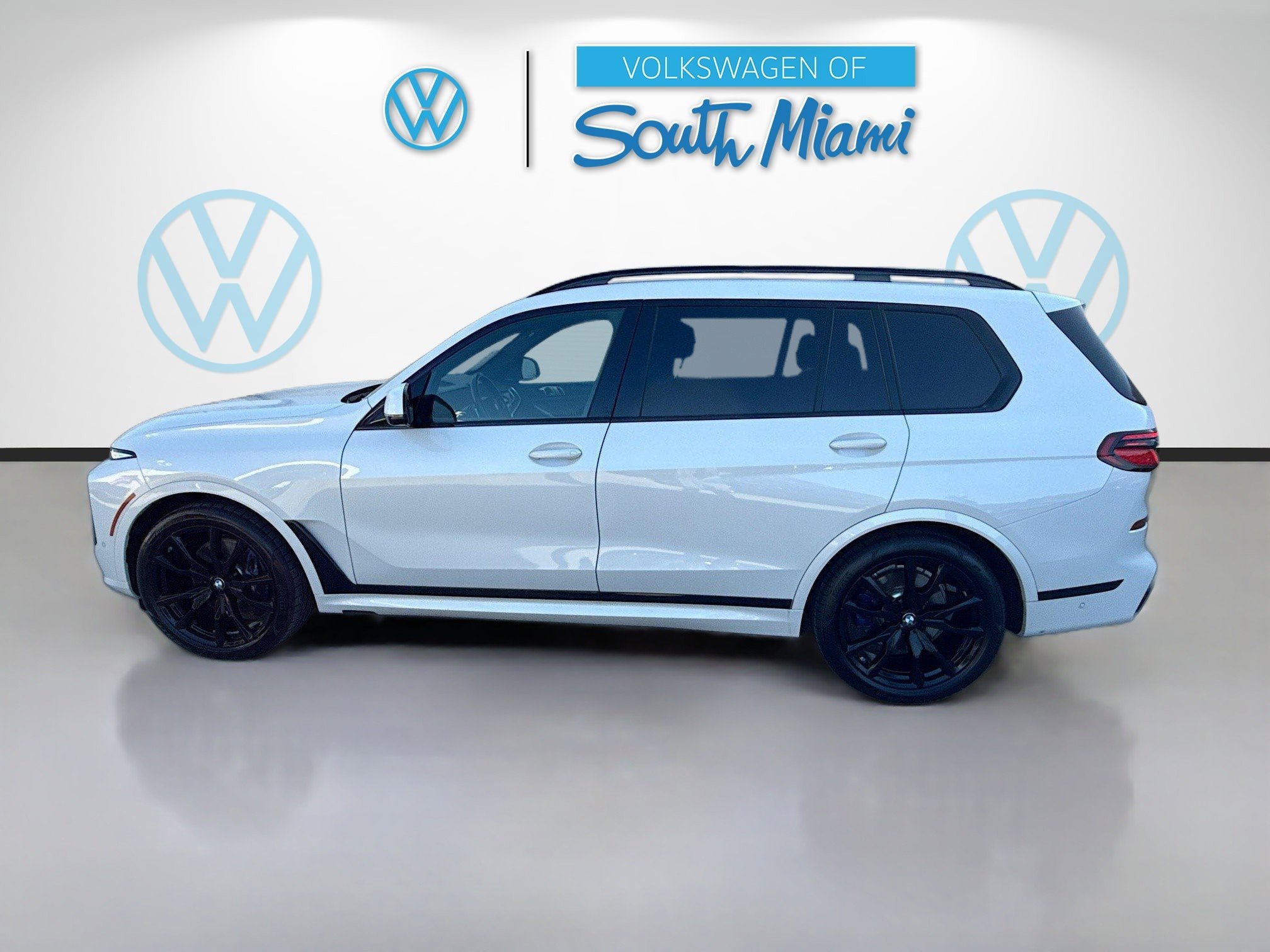 Used 2023 BMW X7 xDrive40i w/ M Sport Package image 4