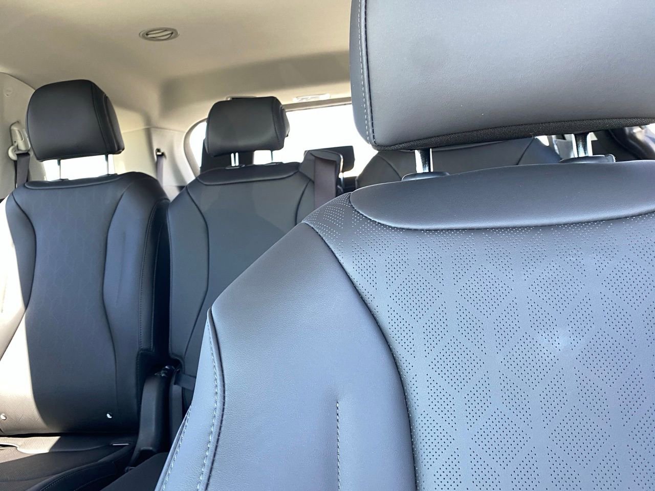 New 2026 Kia Carnival EX image 13