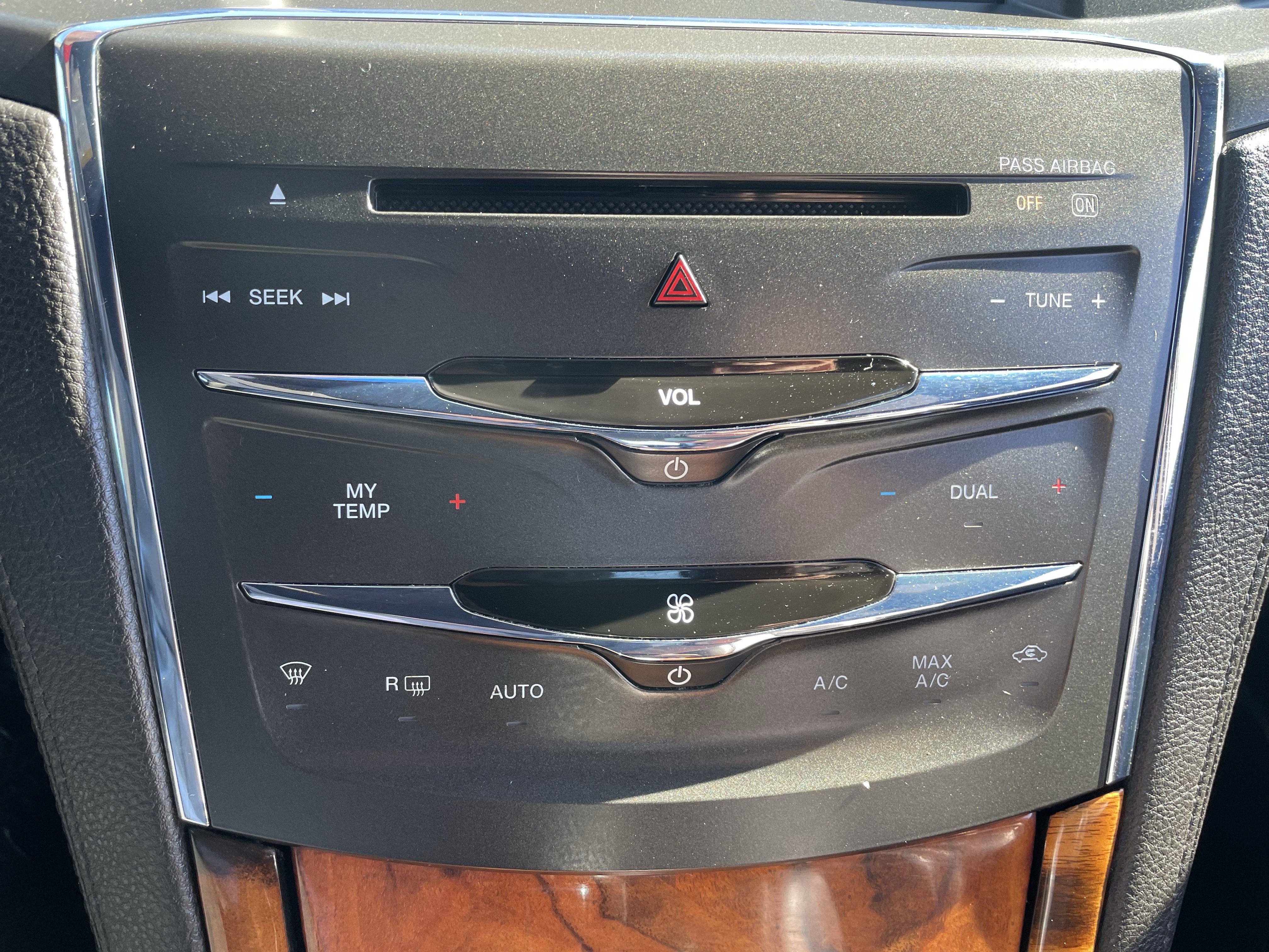 Used 2014 Lincoln MKS AWD w/ Equipment Group 101A image 21