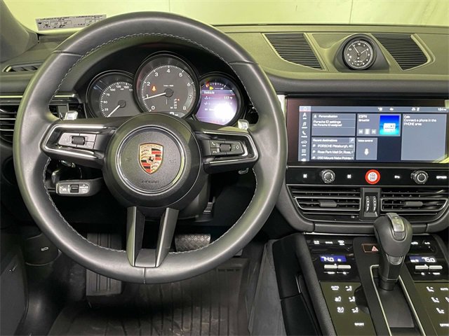 Used 2025 Porsche Macan image 27