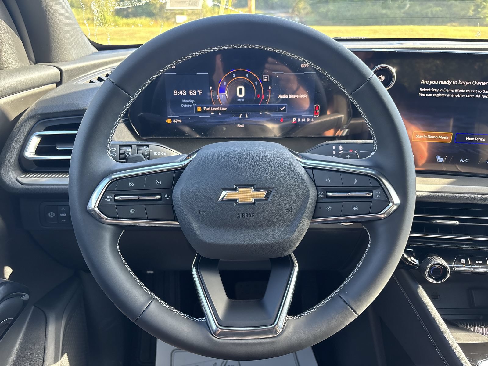 New 2027 Chevrolet Traverse LT FWD image 14