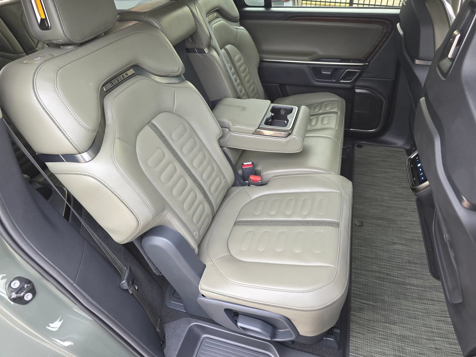 Used 2023 Rivian R1S Launch Edition Quad AWD/4WD image 32