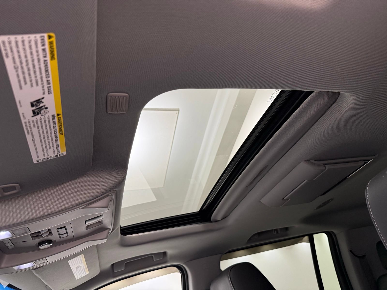 Used 2019 Chevrolet Suburban Premier AWD/4WD image 17