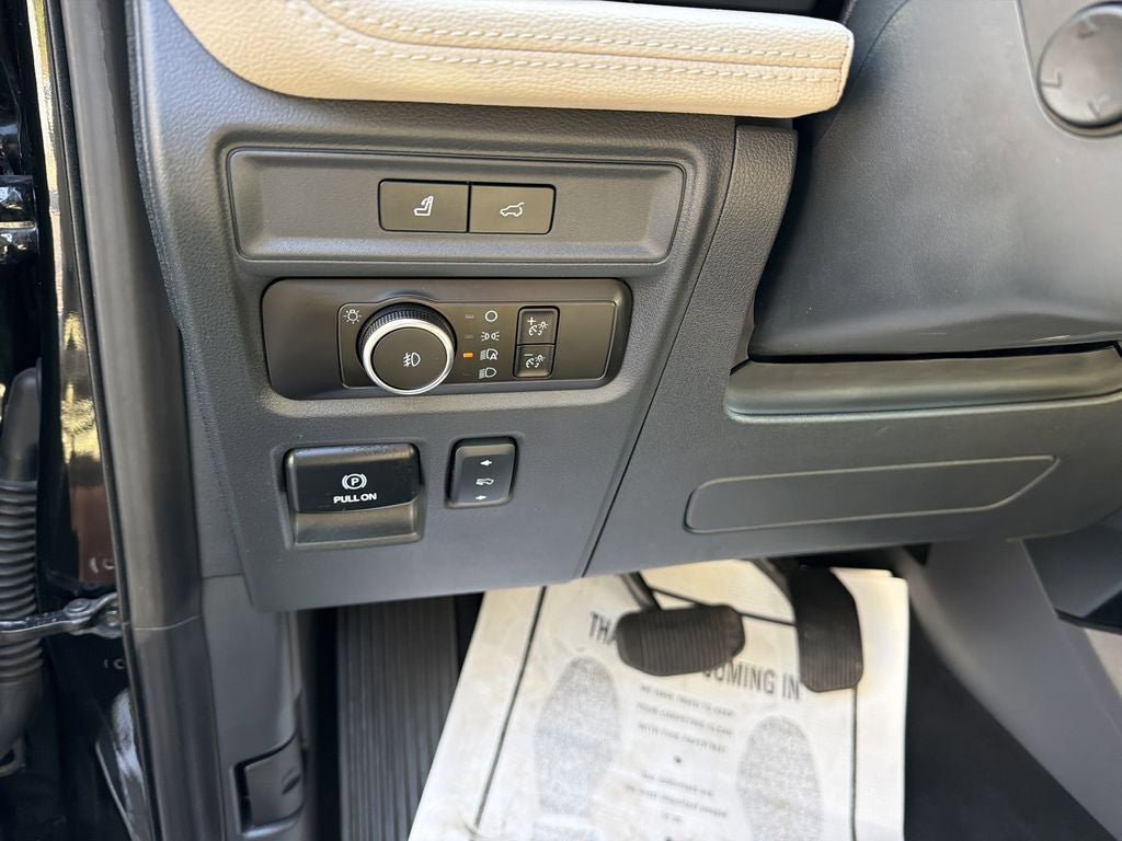 Used 2024 Ford Expedition Limited image 17