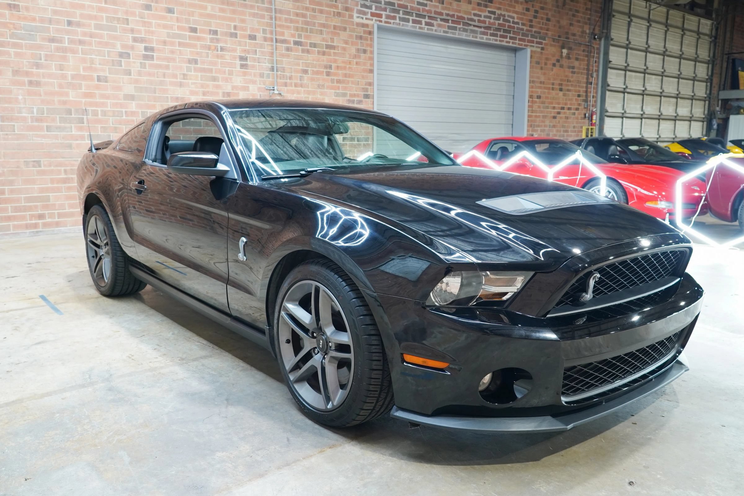 Used 2010 Ford Mustang Shelby GT500 RWD image 3