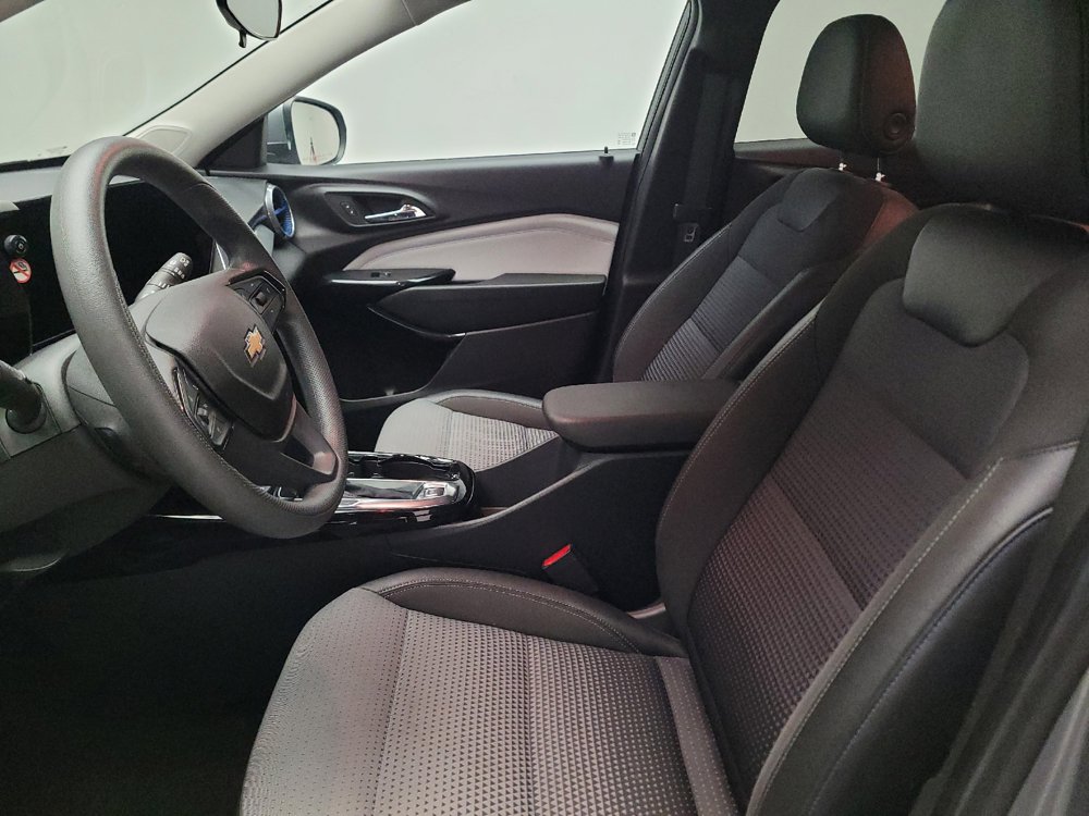 Used 2025 Chevrolet Trax LT FWD image 17