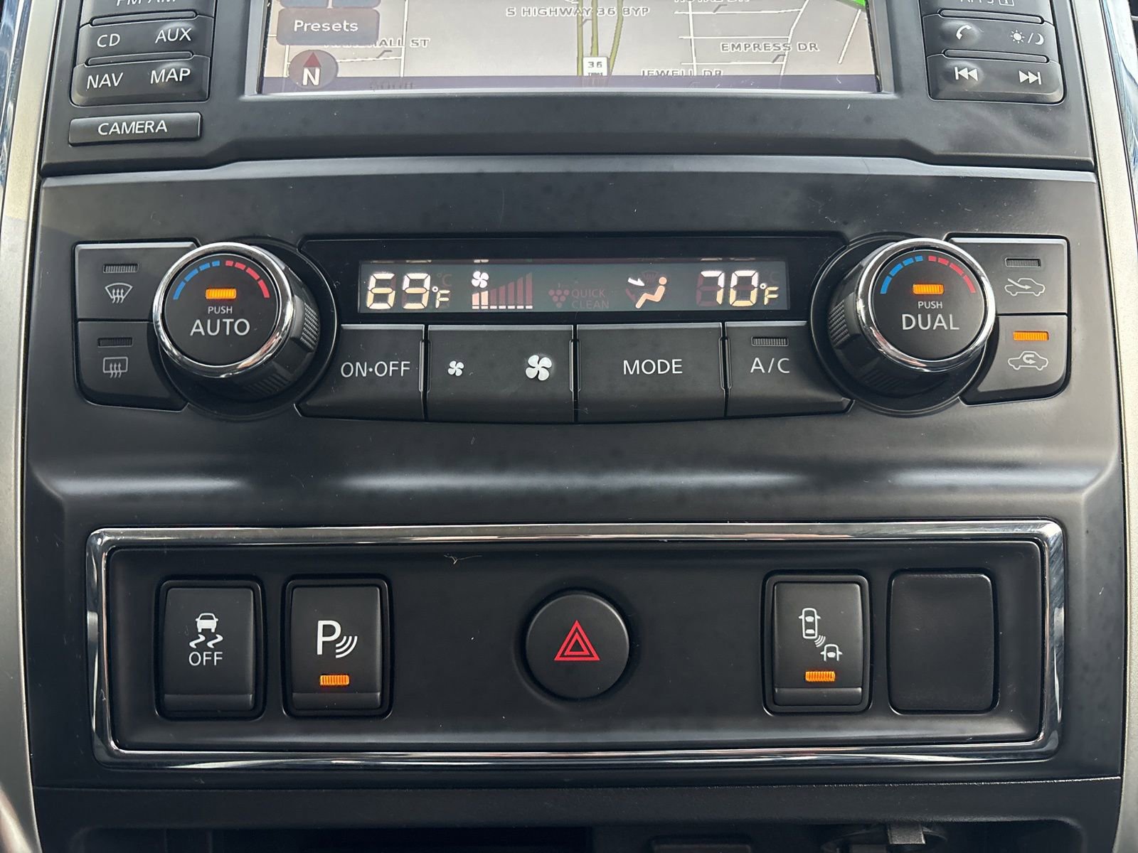 Used 2018 Nissan Titan SV w/ SV Convenience Package AWD/4WD image 22