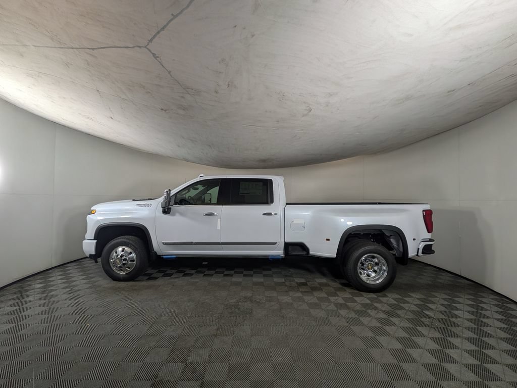 New 2026 Chevrolet Silverado 3500 High Country w/ High Country Premium Package AWD/4WD image 3