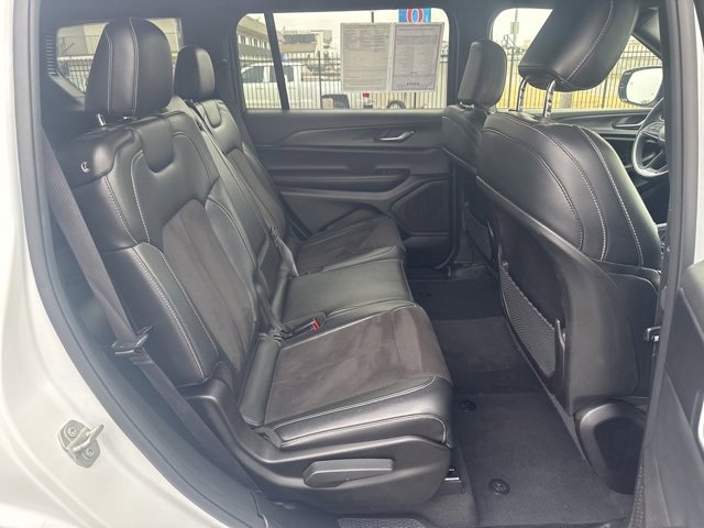 Used 2024 Jeep Grand Cherokee L Laredo image 21