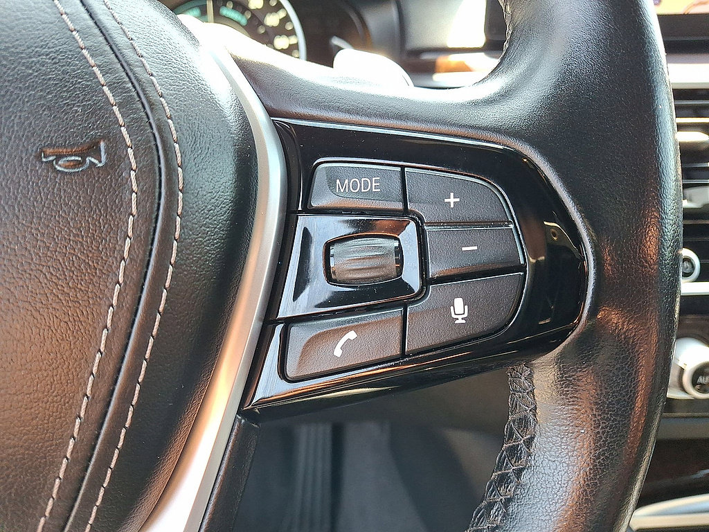 Used 2019 BMW 530e xDrive w/ Convenience Package AWD/4WD image 24