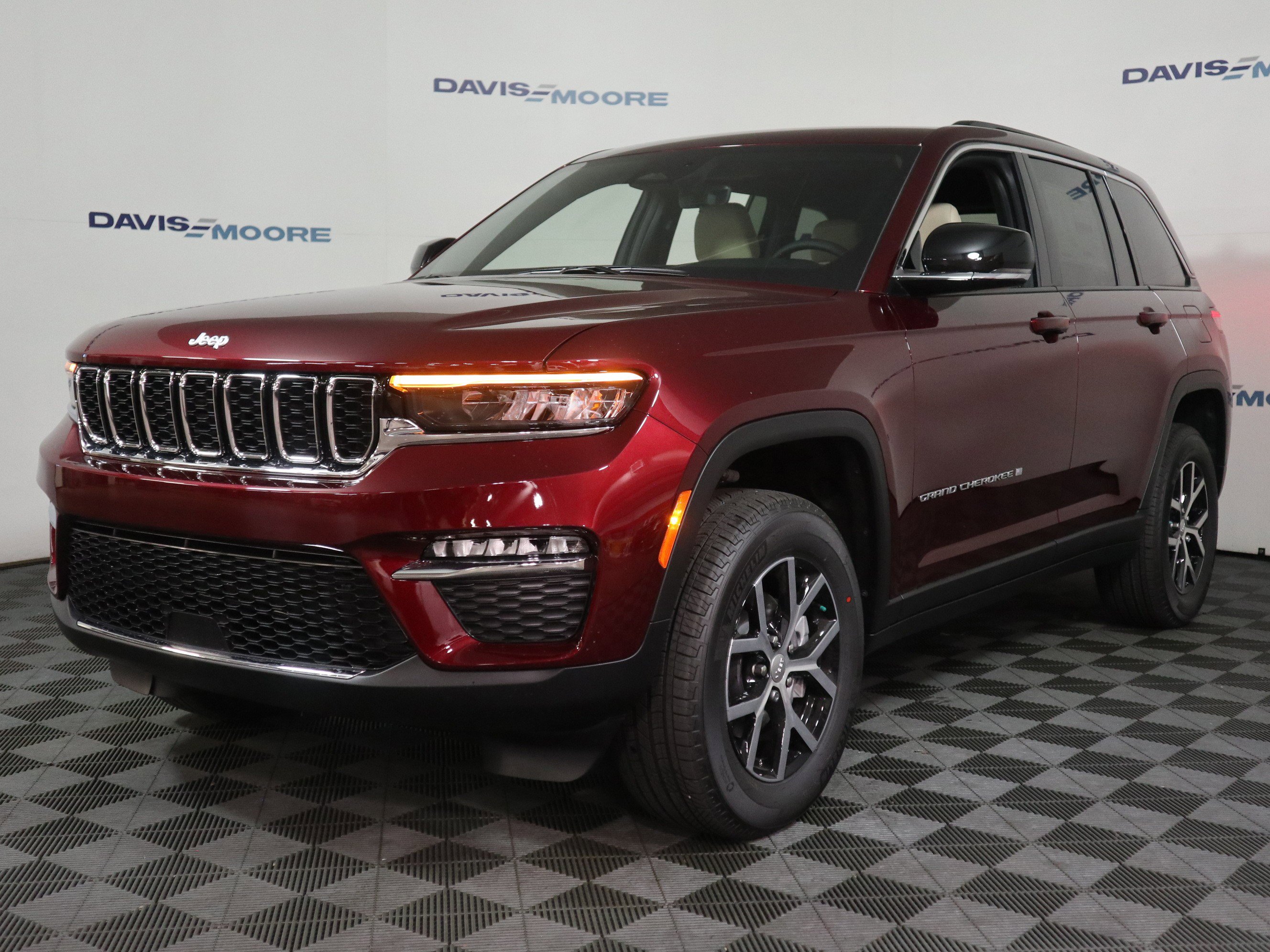 New 2025 Jeep Grand Cherokee Limited image 12