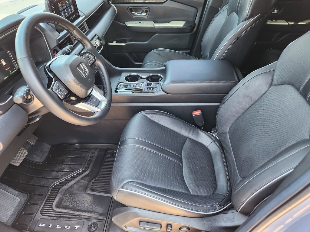 Used 2025 Honda Pilot Elite image 11