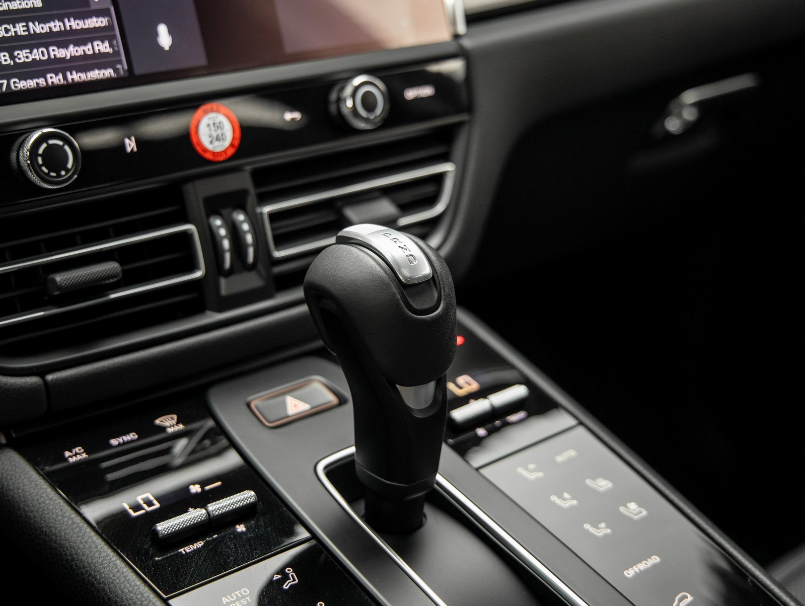 Used 2025 Porsche Macan image 31