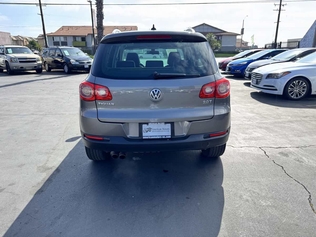 Used 2011 Volkswagen Tiguan SEL FWD image 3