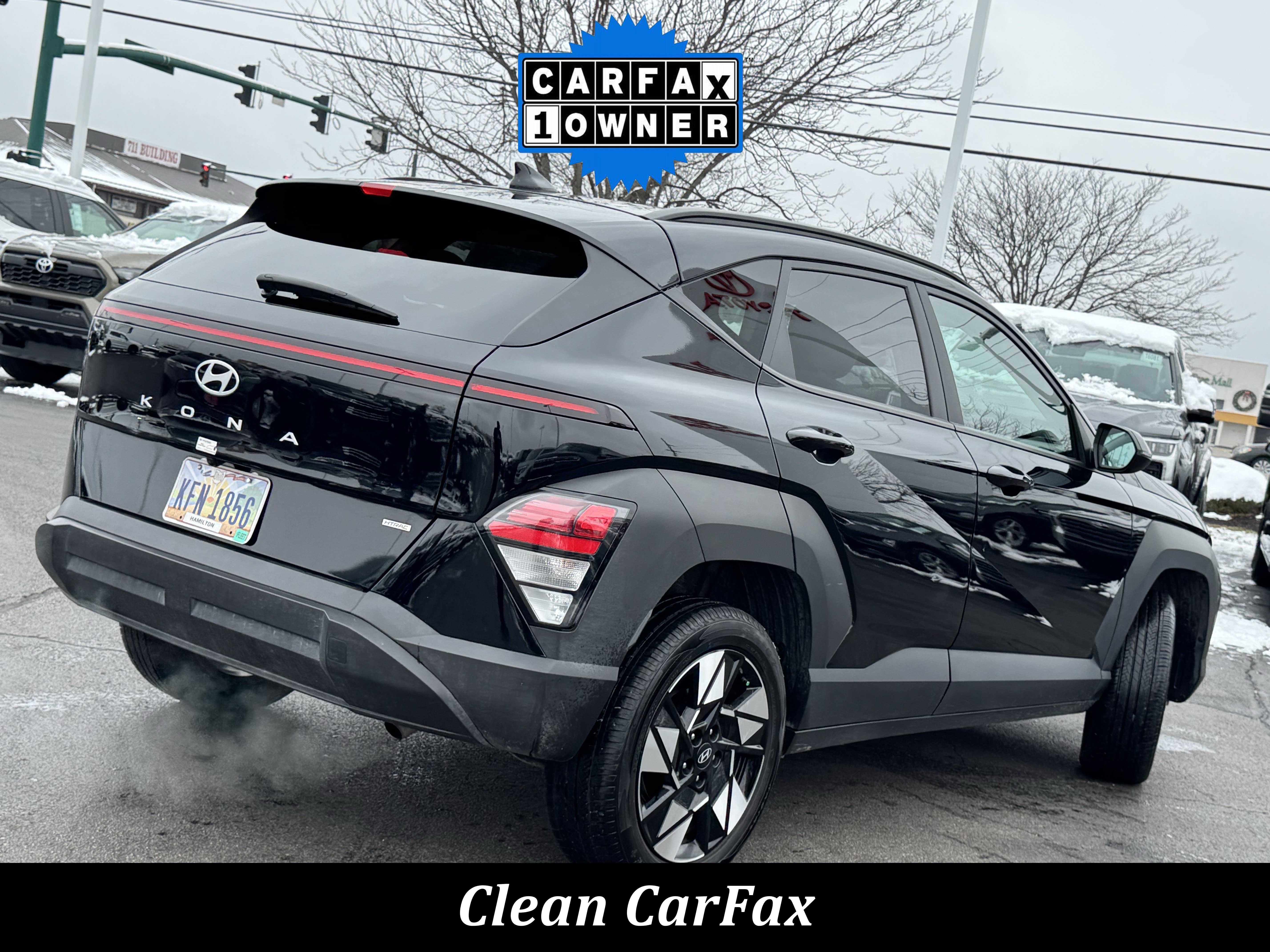 Used 2024 Hyundai Kona SEL w/ Convenience Package image 3