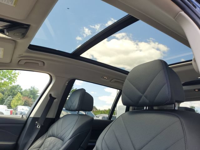 Used 2024 BMW X7 xDrive40i w/ Premium Package AWD/4WD image 17