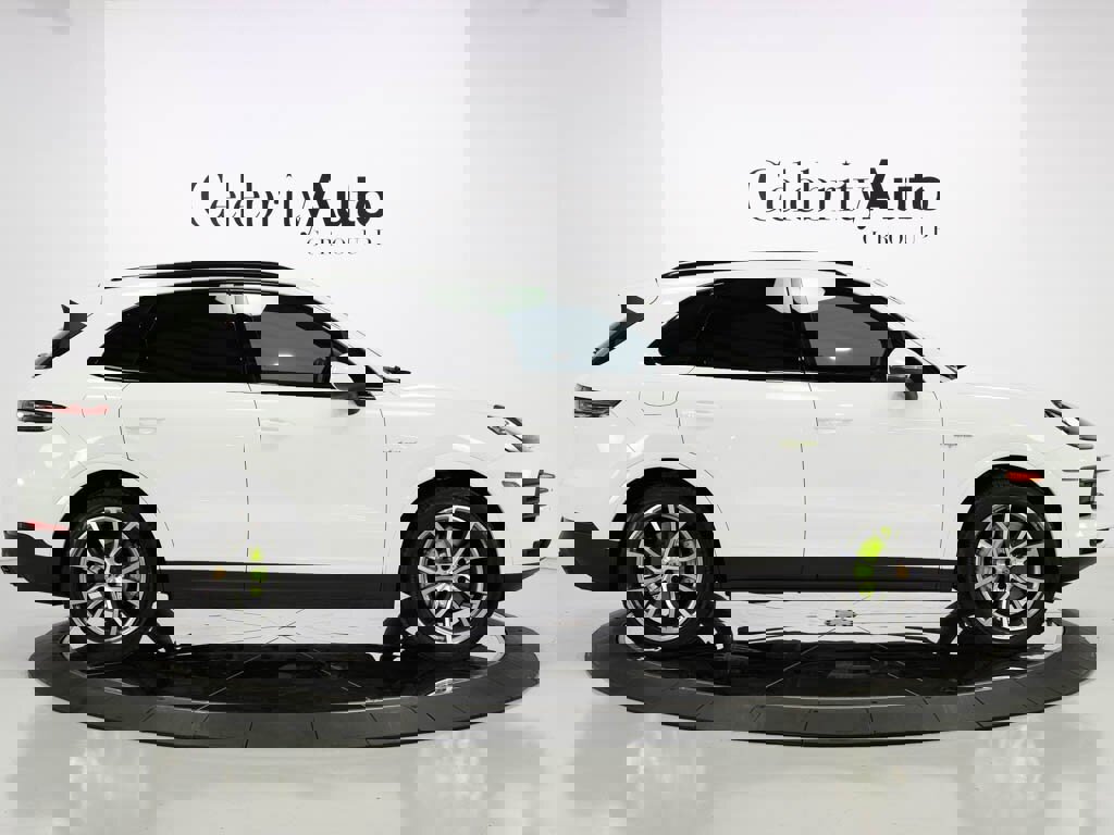 Used 2023 Porsche Cayenne Platinum Edition image 8