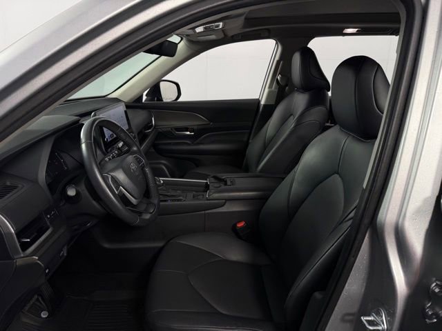 Used 2024 Toyota Grand Highlander XLE image 14