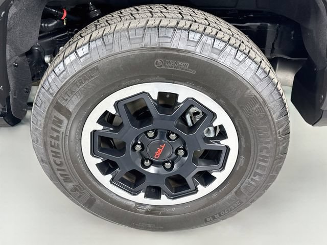 Certified 2025 Toyota 4Runner TRD Off-Road AWD/4WD image 32